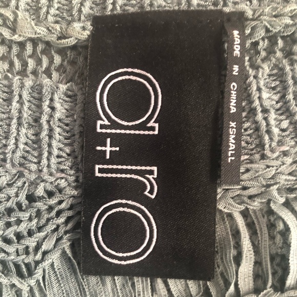 a+ro gray open knit short sleeve sweater sz S - Picture 4 of 5